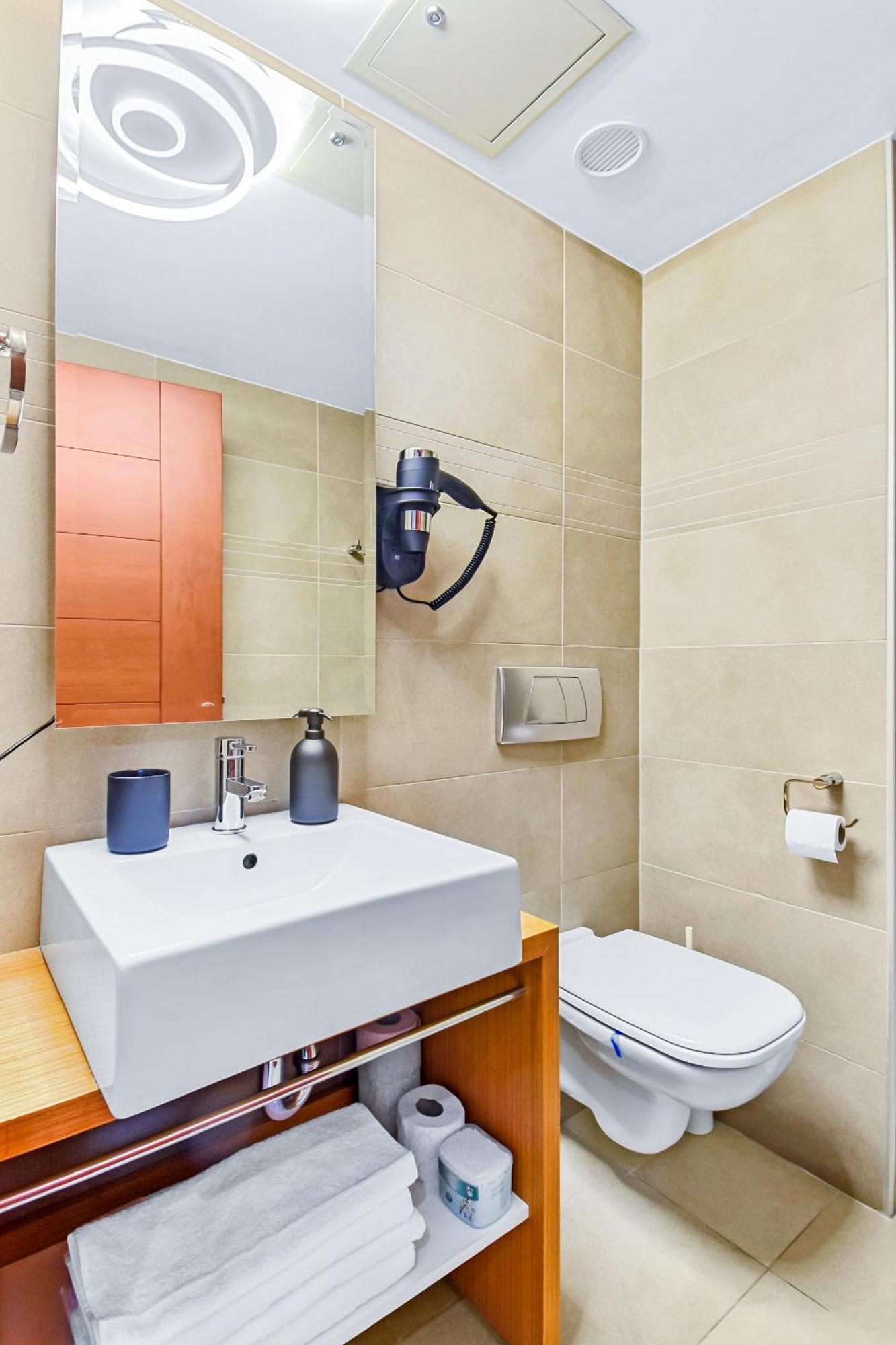 Central Deluxe By Rh Living Bucureşti Exterior foto